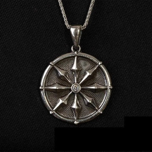 Single Zircon Detailed Round Silver Necklace