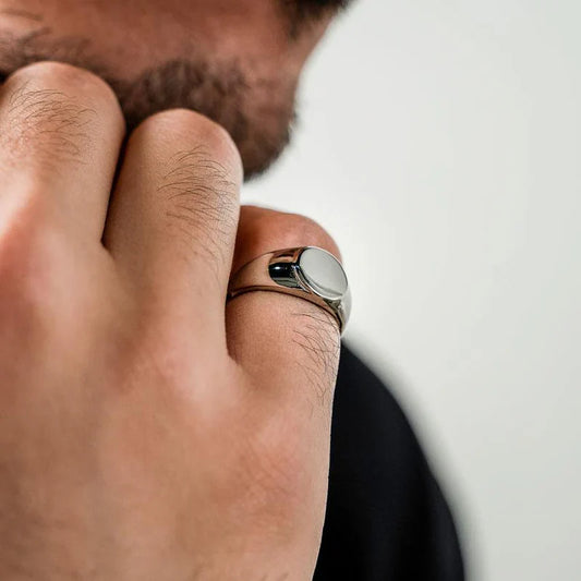 ROUND SIGNET RING
