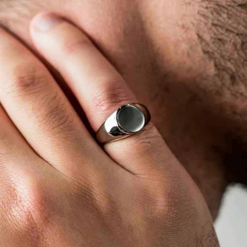 ROUND SIGNET RING