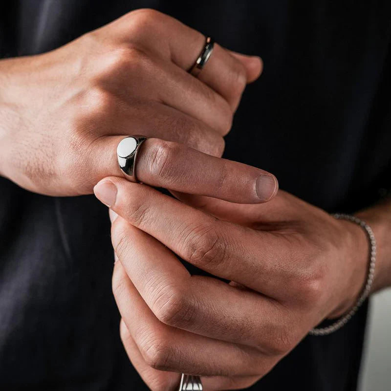 ROUND SIGNET RING