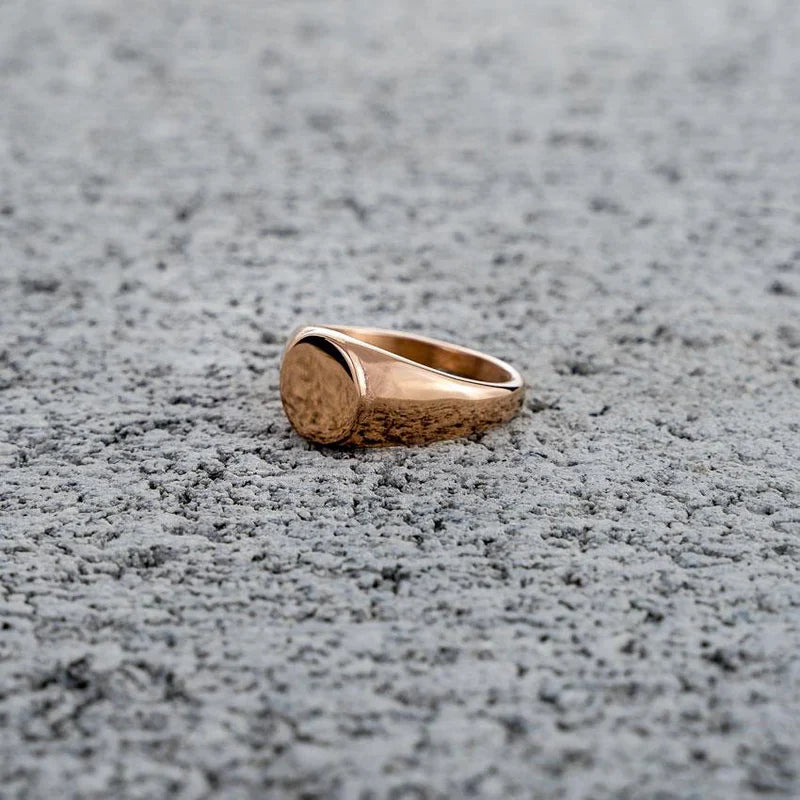ROUND SIGNET RING